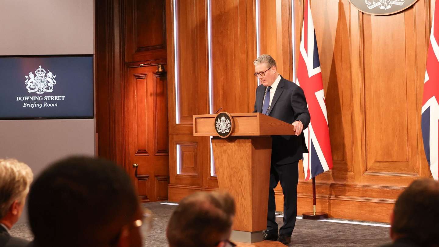 epa12864167 British Prime Minister Keir Starmer during a news conference providing an update on the situation in the Middle East, at Downing Street in London, Britain, 01 April 2026.  EPA/BETTY LAURA ZAPATA / POOL