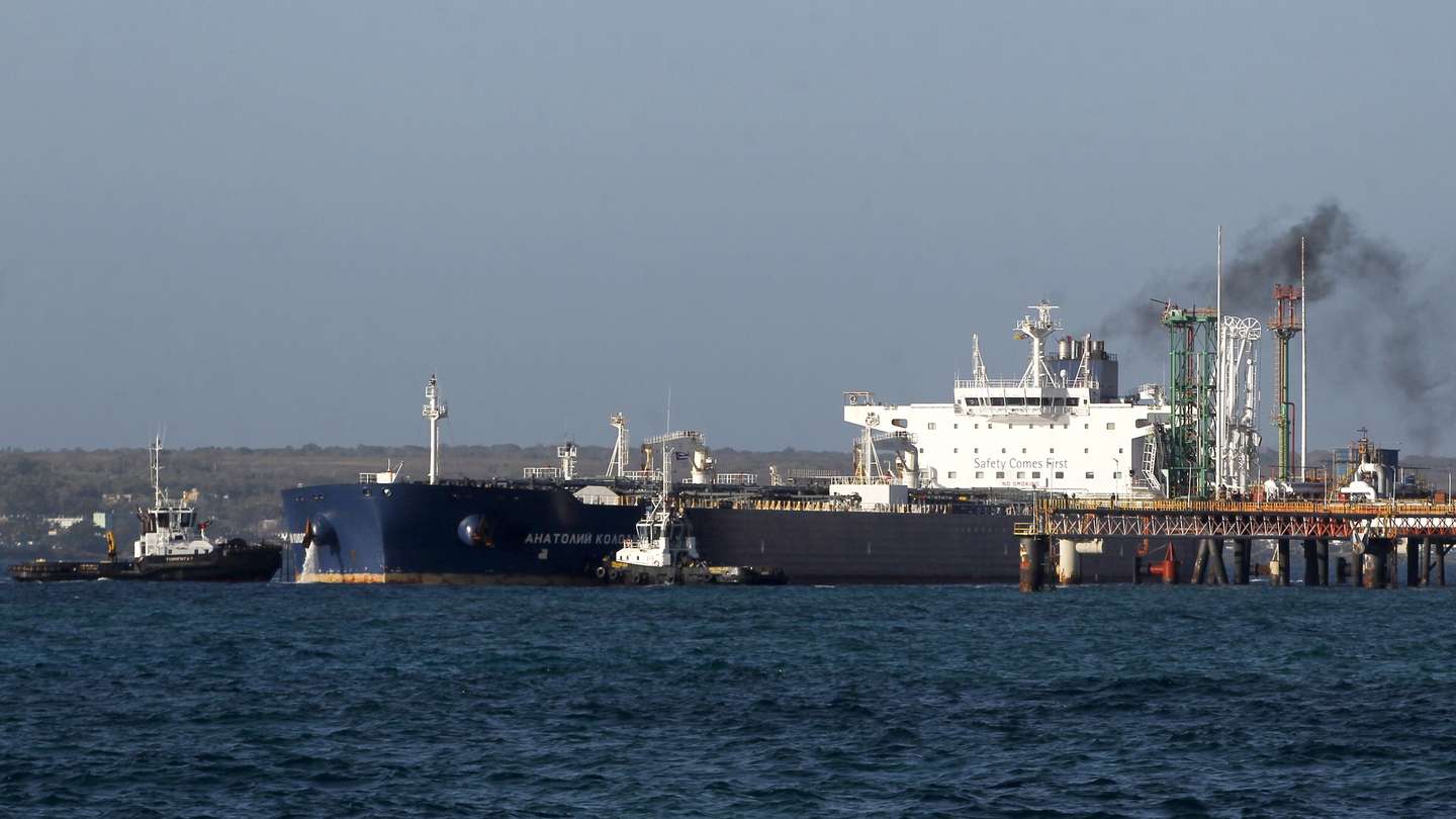 epa12862264 The Russian oil tanker Anatoli Kolodkin manoeuvres in Matanzas Bay, Cuba, 31 March 2026. The vessel, which belongs to Sovcomflot and has been under US sanctions since 2024, departed from the Russian port of Primorsk on 09 March and marks the island's first major oil shipment in three months.  EPA/STRINGER