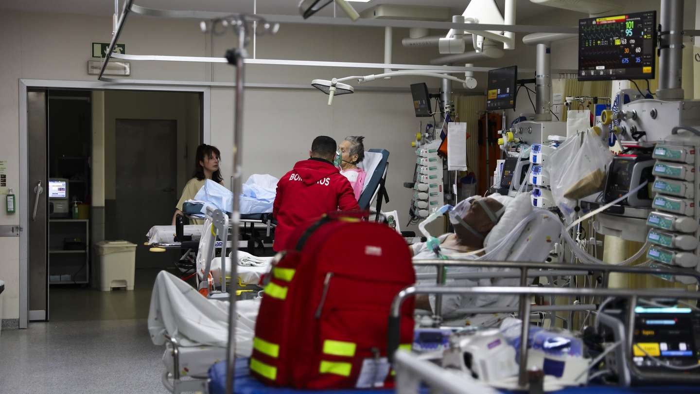 Urgência da Unidade Local de Saúde (ULS) da Região de Leiria, em Leiria, 24 de fevereiro de 2026. As urgências do Hospital de Santo André, em Leiria, receberam quase dois mil feridos até 16 de fevereiro, um dia após o fim do estado de calamidade decretado pela passagem da depressão Kristin. (ACOMPANHA TEXTO DA LUSA DO DIA 28 DE FEVEREIRO DE 2026) PAULO CUNHA/LUSA