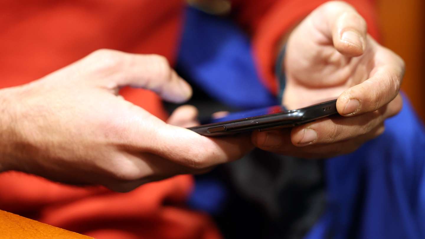 epa11796284 A man uses his smartphone while sitting in a cafe in Tehran, Iran, 28 December 2024. The Iranian government on 27 December 2024 unblocked Whatsapp and Google Play after two years, while the rest of the social media such as Telegram, Instagram, X and YouTube remain blocked.  EPA/ABEDIN TAHERKENAREH