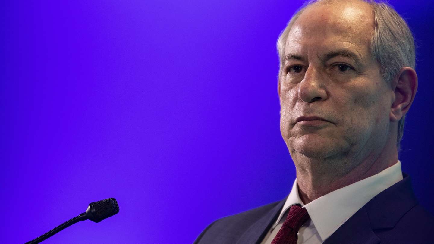 epa10147723 Ciro Gomes, Brazilian presidential candidate for the Democratic Labor Party (PDT), participates in the debate 'Dialogue with Candidates for the Presidency of the Republic', promoted by the National Union of Trade and Services Entities (UNECS), in Brasilia, Brazil, 30 August 2022. The elections in Brazil will be held next 02 October and if no candidate obtains 50 percent of the valid votes, a second round will be held on 30 October 2022.  EPA/Joedson Alves