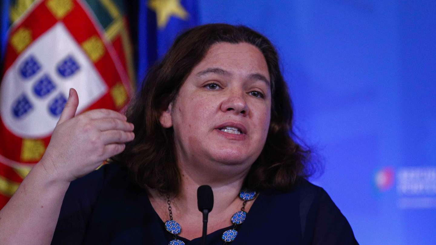 A ministra da Modernização do Estado e da Administração Pública, Alexandra Leitão, durante a conferência de imprensa no final da reunião do Conselho de Ministros, que decorreu no Palácio da Ajuda, em Lisboa, 22 de julho de 2021. ANTÓNIO COTRIM/LUSA