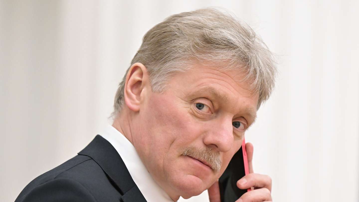 epa09769907 Kremlin spokesman Dmitry Peskov is pictured during a joint press conference of the Russian and Belarusian Presidents  following their meeting at the Kremlin in Moscow, Russia, 18 February 2022.  EPA/SERGEY GUNEEV / SPUTNIK / KREMLIN POOL MANDATORY CREDIT