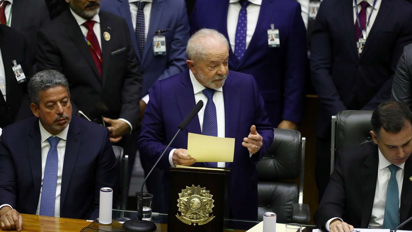 epa10385715 Brazil President Luiz Inacio Lula da Silva (C) delivers a speech before Parliament during his inauguration in Brasilia, Brazil, 01 January 2023. Lula was sworn in for his third term as President of Brazil after winning the October 2022 general elections.  EPA/Jarbas Oliveria