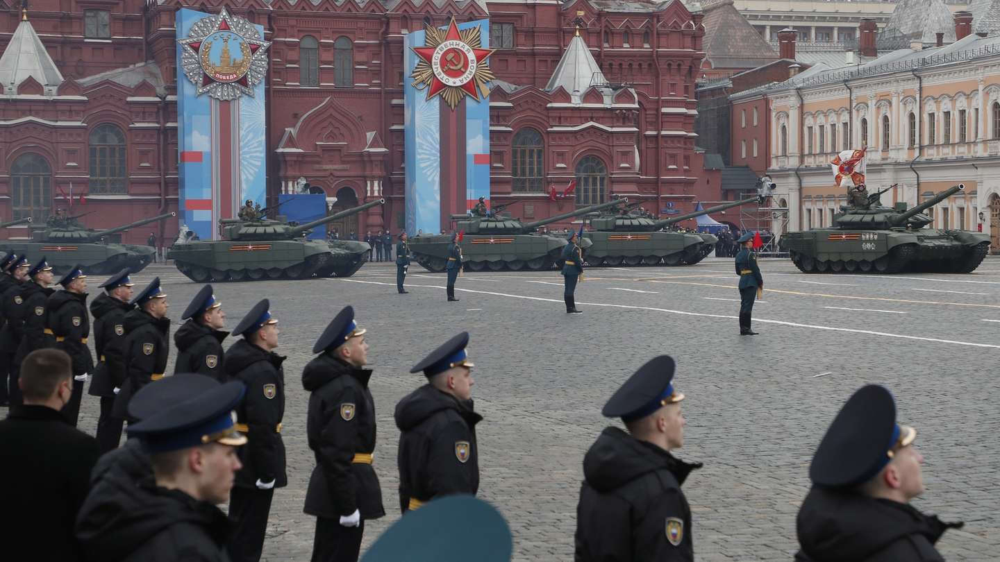 epa09187368 Russian T-72B3M tanks take part in the Victory Day military parade in the Red Square in Moscow, Russia, 09 May 2021. The Victory Day military parade annually takes place 09 May 2021 in the Red Square to mark the victory of the Soviet Union over the Nazi Germany in the World War II.  EPA/MAXIM SHIPENKOV