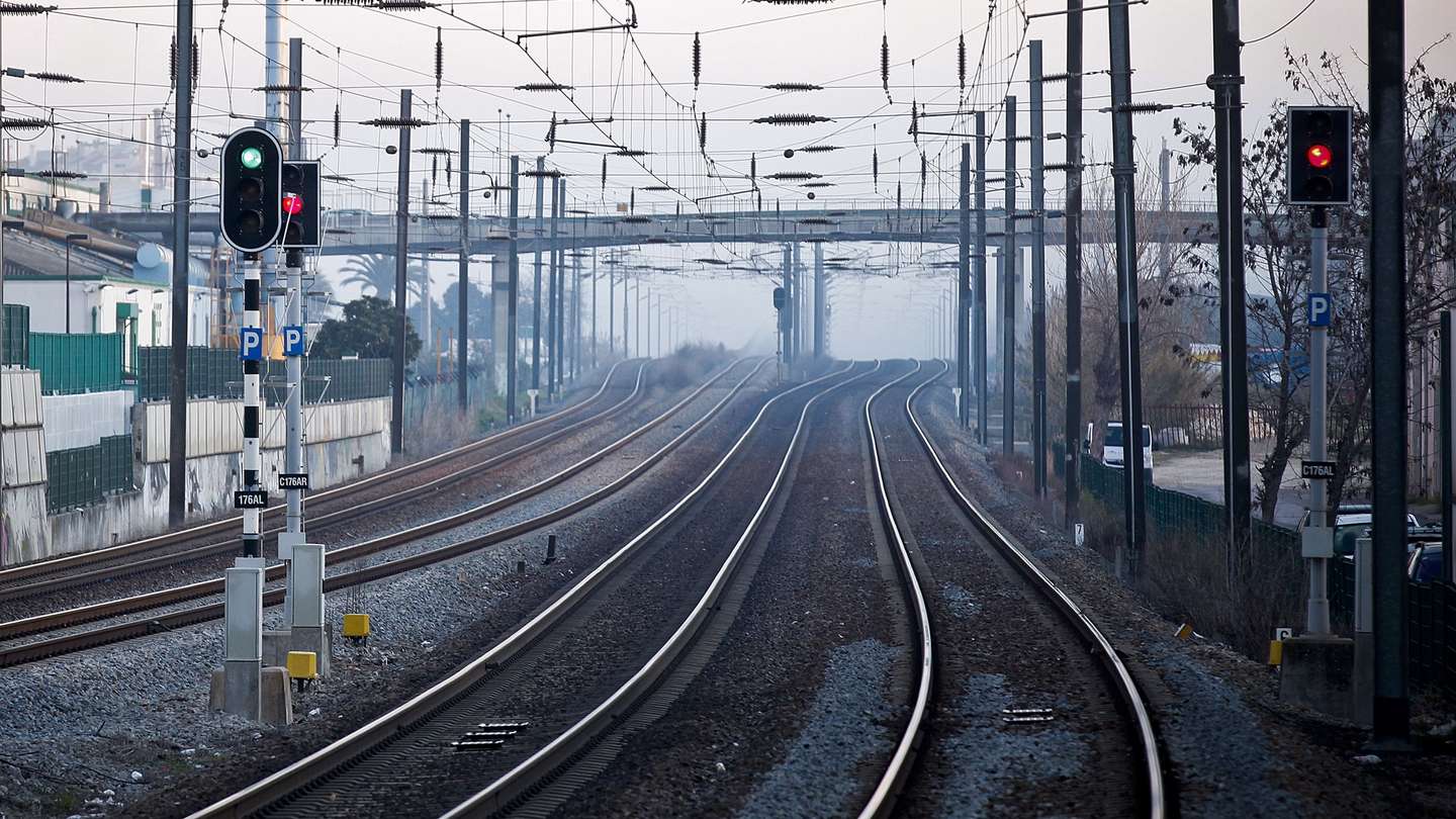 ARQUIVO: Caminhos de Ferro na Póvoa de Santa Iria, 31 janeiro 2012, em Lisboa. JOSÉ SENA GOULÃO/LUSA