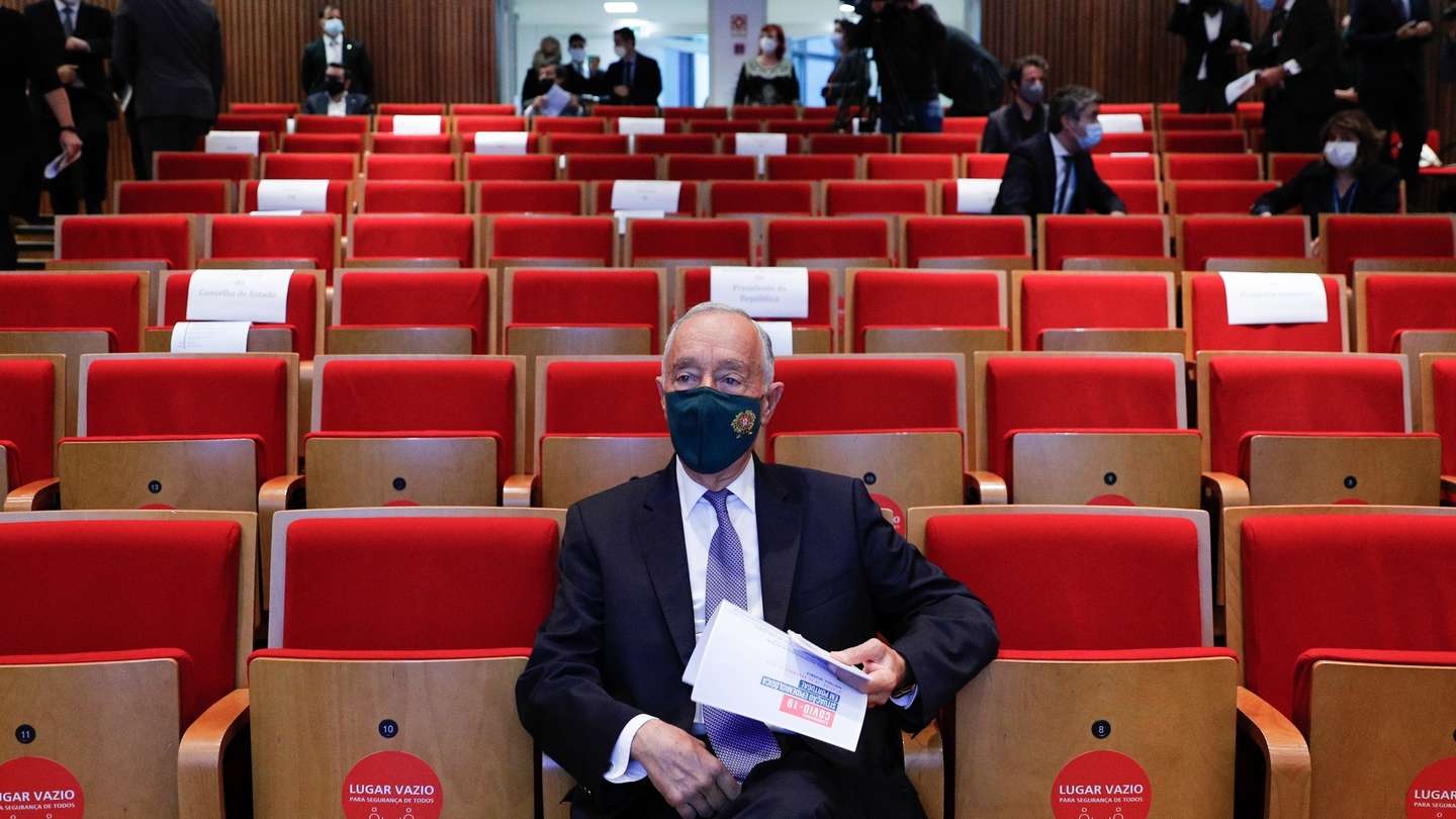 O Presidente da República, Marcelo Rebelo de Sousa, momentos antes do início da XII Sessão de apresentação sobre a “Situação Epidemiológica da COVID-19 em Portugal”, no Infarmed, em Lisboa, 19 de novembro de 2020. O país está em estado de emergência desde 09 de novembro e até 23 de novembro, período durante o qual há recolher obrigatório nos concelhos de risco de contágio mais elevado e municípios vizinhos. ANTÓNIO COTRIM/LUSA