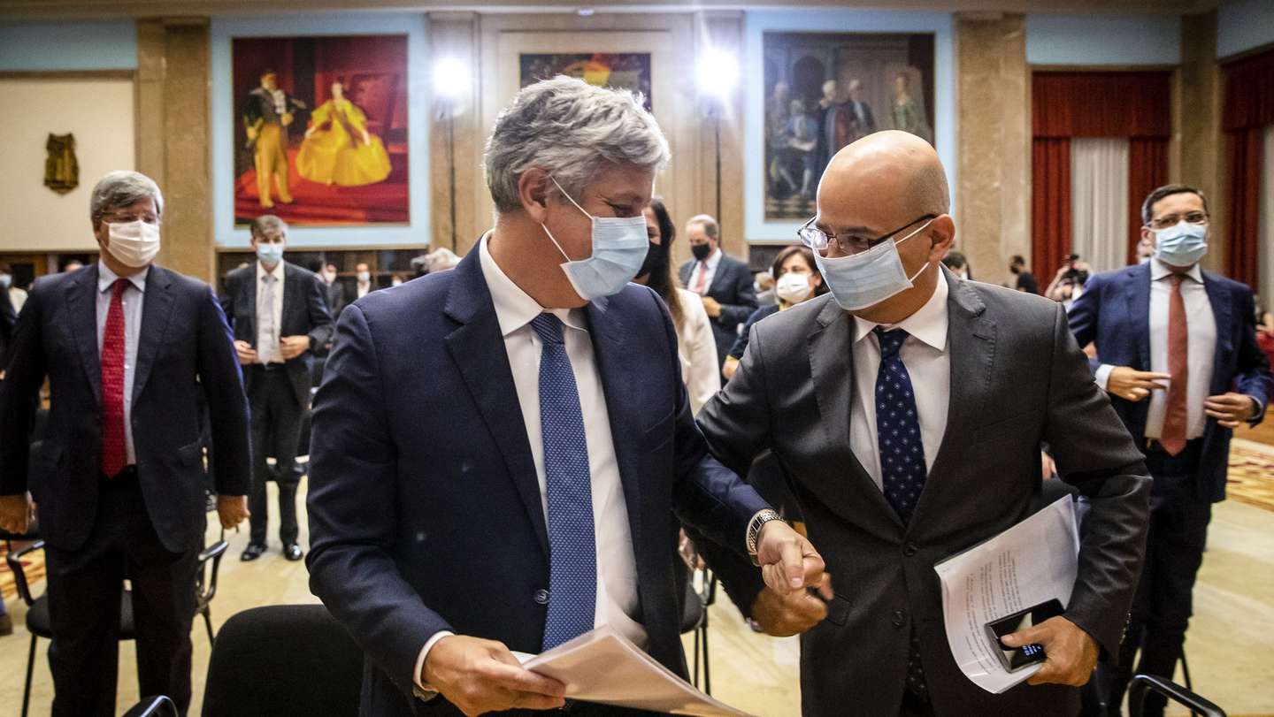 epa08556181 Former Finance Minister and former Eurogroup President, Mario Centeno (L), greets the Finance Minister, Joao Leao (R), in the end of his presentation ceremony as the new governor of Portugal Bank, at the Finance Ministery, in Lisbon, Portugal, 20 July 2020. Venteno became the new Governor of the Bank of Portugal.  EPA/JOSE SENA GOULAO