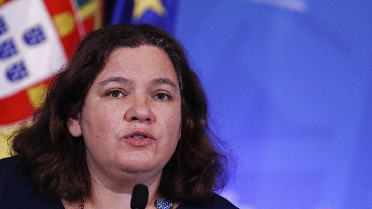 A ministra da Modernização do Estado e da Administração Pública, Alexandra Leitão, durante a conferência de imprensa no final da reunião do Conselho de Ministros, que decorreu no Palácio da Ajuda, em Lisboa, 22 de julho de 2021. ANTÓNIO COTRIM/LUSA
