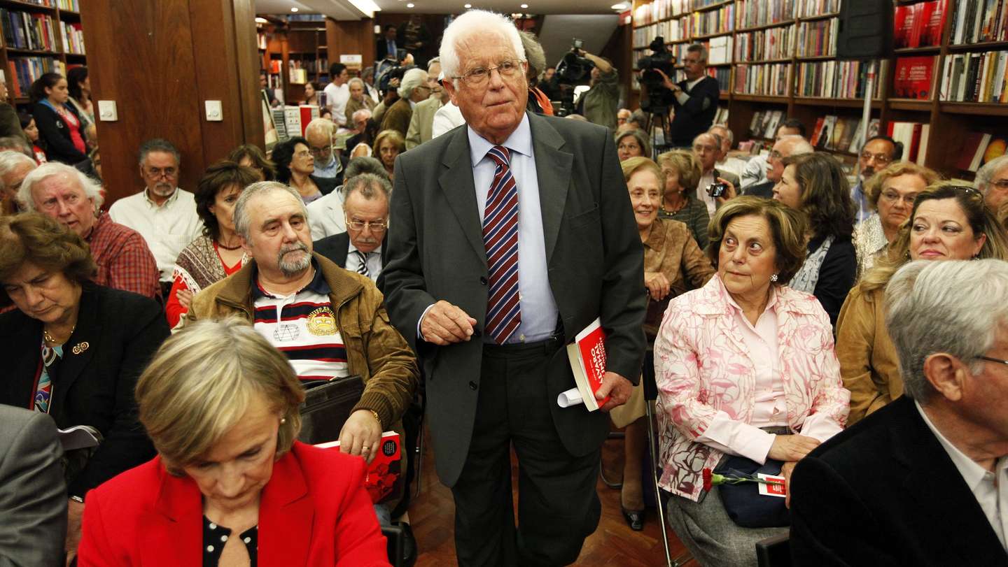 Carlos Brito, autor do livro "Sete  Fôlegos de Combatente", apresentado na Livraria Buchholz, 27 maio 2010, em Lisboa.  MANUEL DE ALMEIDA / LUSA