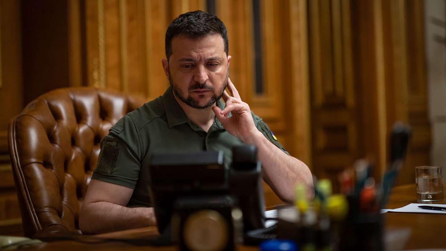 epa10592879 A handout photo made available by Ukraine's Presidential Press Service shows Ukrainian President Volodymyr Zelensky talking on the phone to the Chinese president (not pictured), Kyiv, Ukraine, 26 April 2023. Volodymyr Zelenskyy had a phone call with the President of the People's Republic of China Xi Jinping about bilateral relations, the presidential office said. Special attention was paid to the ways of possible cooperation to establish peace for Ukraine.  EPA/PRESIDENTIAL PRESS SERVICE HANDOUT  HANDOUT EDITORIAL USE ONLY/NO SALES