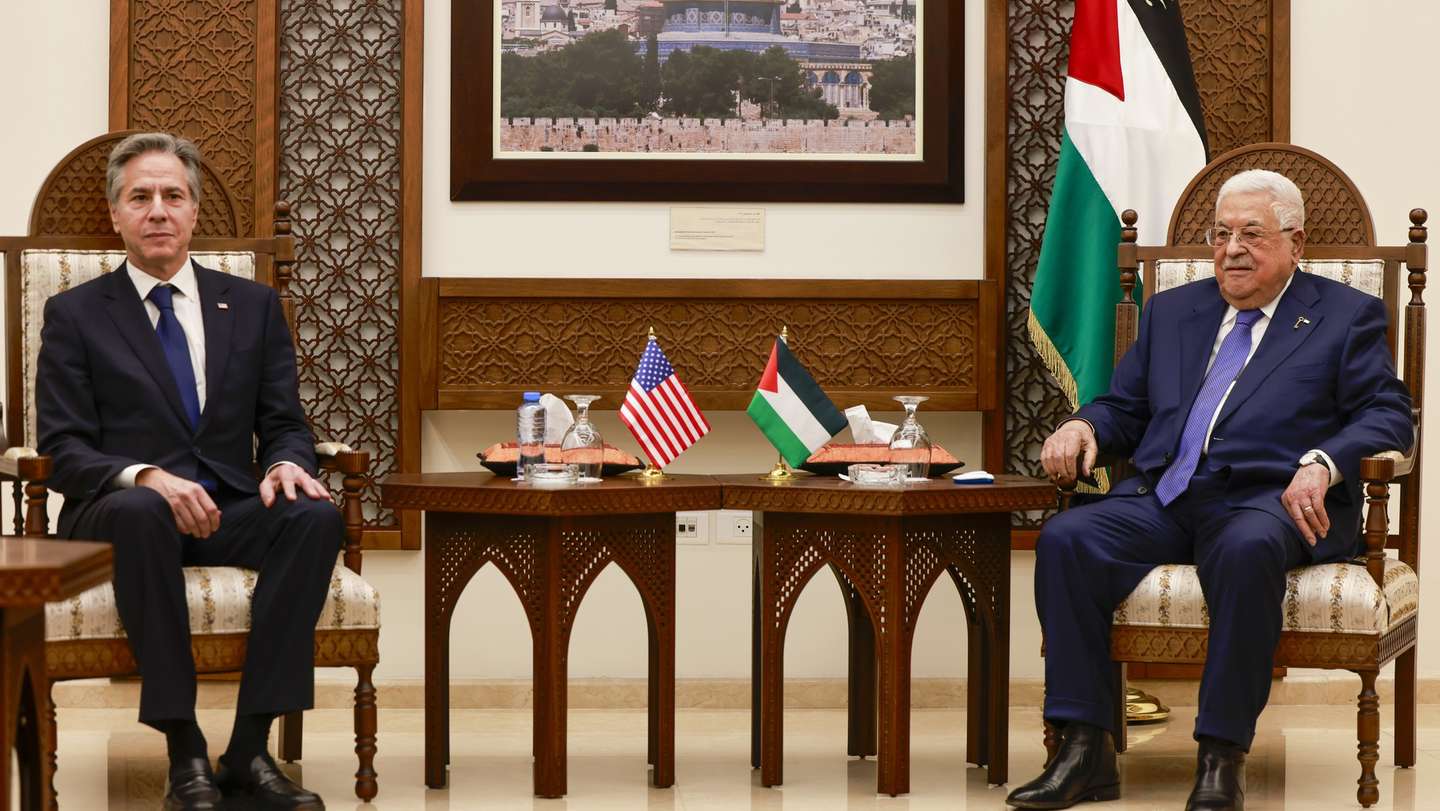 epa11067168 US Secretary of State Antony Blinken (L) meets with Palestinian President Mahmoud Abbass in the Muqata'a, in the West Bank city of Ramallah, 10 January 2024. Blinken is on a week-long trip aimed at calming tensions across the Middle East.  EPA/JAAFAR ASHTIYEH / POOL