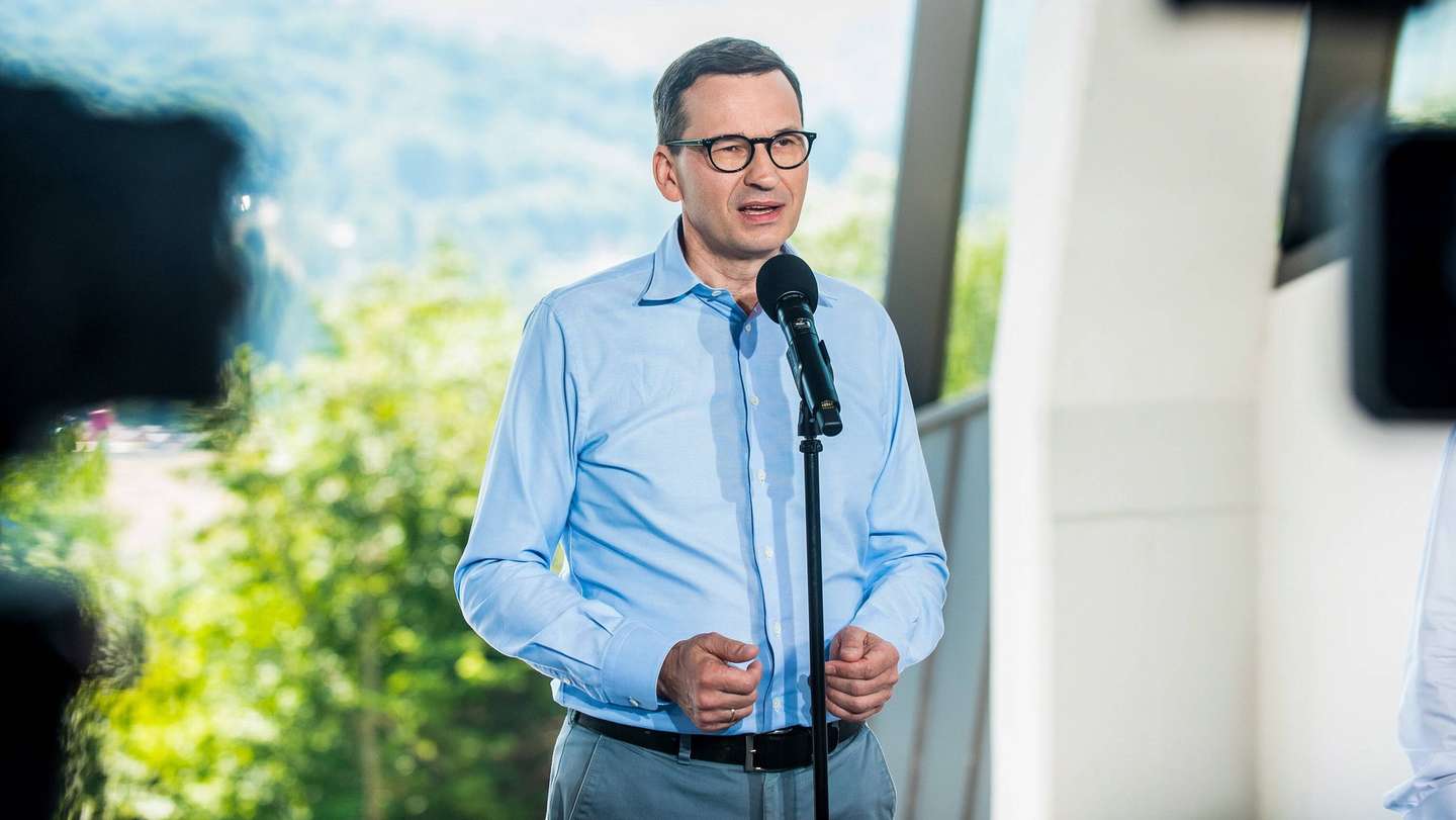 epa10046099 Polish Prime Minister Mateusz Morawiecki speaks during the opening of the gondola lift in Solina, Poland, 01 July 2022. The length of the cable railway is 1600 meters, from the Plasza station to the Jawor station, where the observation tower and the theme park are situated.  EPA/Art Service 2 POLAND OUT