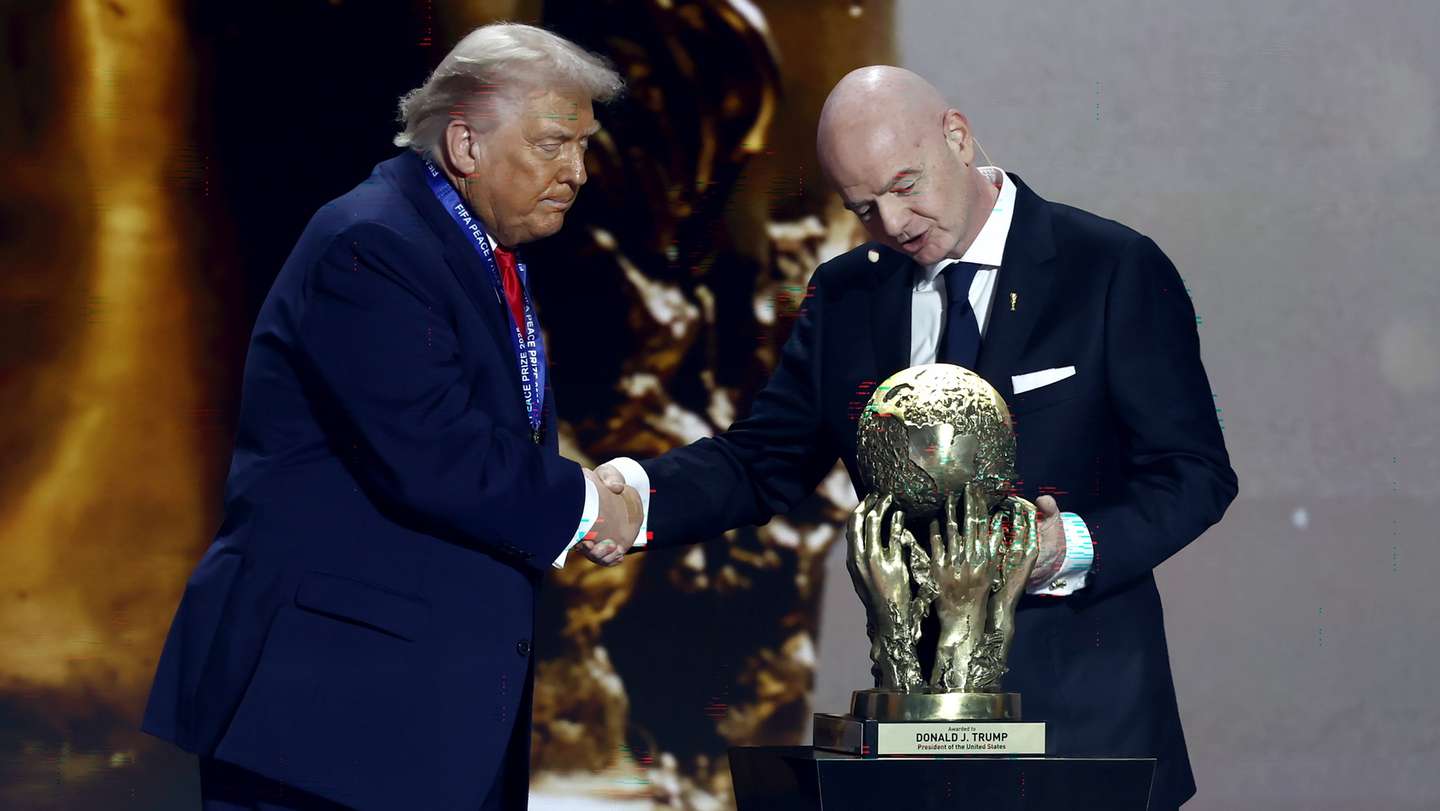 epa12572616 US President Donald Trump (L) receives the FIFA Peace Prize from FIFA President Giovanni Infantino during the FIFA World Cup 2026 Final Draw at the Kennedy Center in Washington DC, USA, 05 December 2025.  EPA/WILL OLIVER