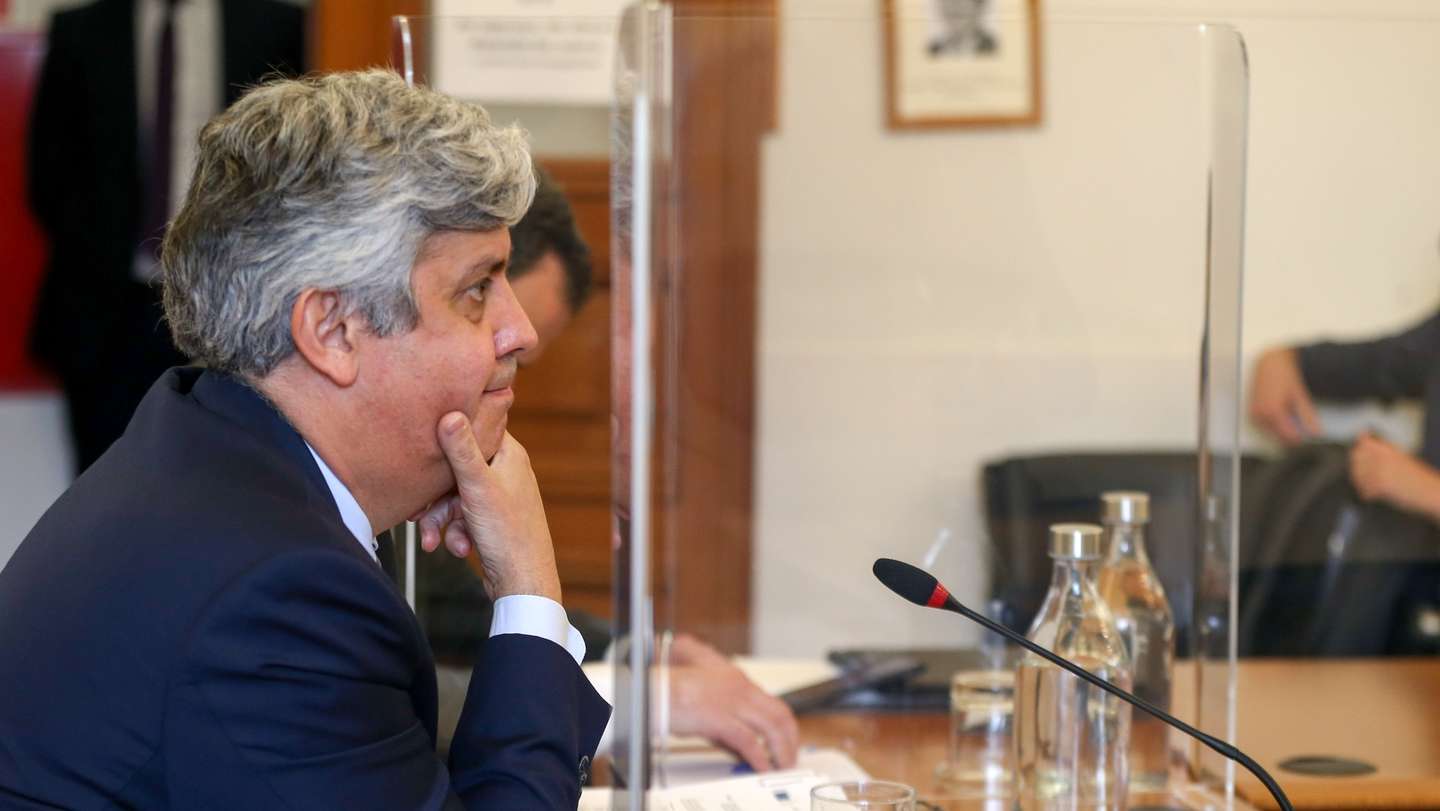 O governador do Banco de Portugal (BdP) e ex-ministro das Finanças, Mário Centeno, durante a sua audição na Comissão Eventual de Inquérito Parlamentar às perdas registadas pelo Novo Banco e imputadas ao Fundo de Resolução, na Assembleia da República, em Lisboa, 18 de maio de 2021. MANUEL DE ALMEIDA / LUSA