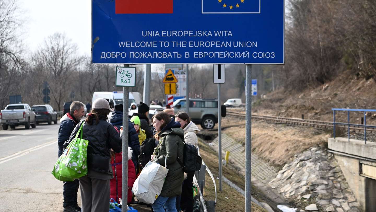 Refugiados ucranianos chegam à Polónia