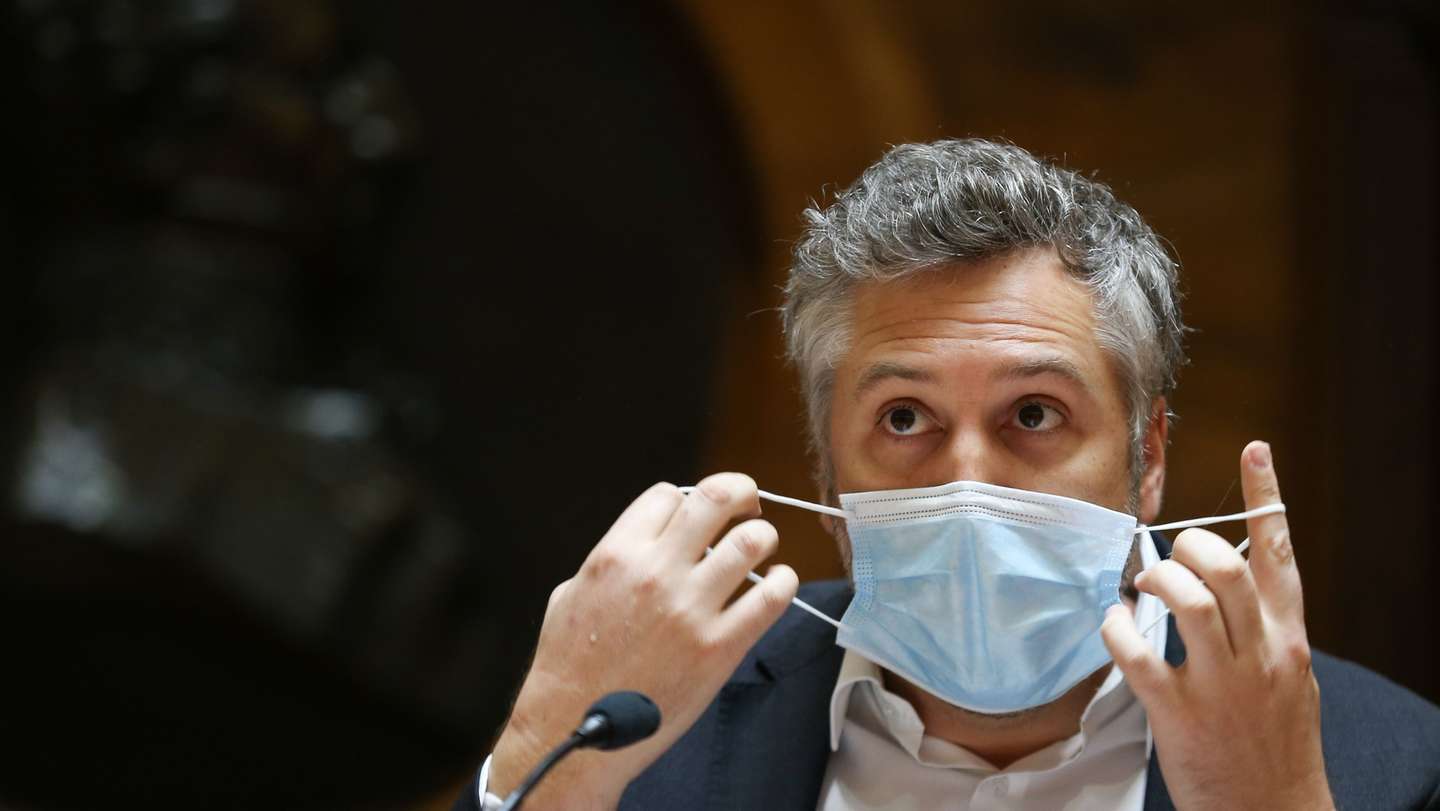 O ministro das Infraestruturas e Habitação, Pedro Nuno Santos, durante audição na Comissão de Economia, Inovação, Obras Públicas e Habitação na Assembleia da República,  em Lisboa, 18 de maio de 2021.   MANUEL DE ALMEIDA/LUSA