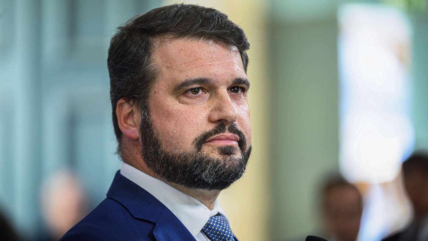 O secretário de Estado da Juventude e do Desporto, João Paulo Correia, presta declarações no final da IX Cimeira de Presidentes da Liga Portuguesa de Futebol Profissional (LPFP), no centro de congressos da Alfândega do Porto, no Porto, 11 de novembro de 2022. PEDRO GRANADEIRO/LUSA