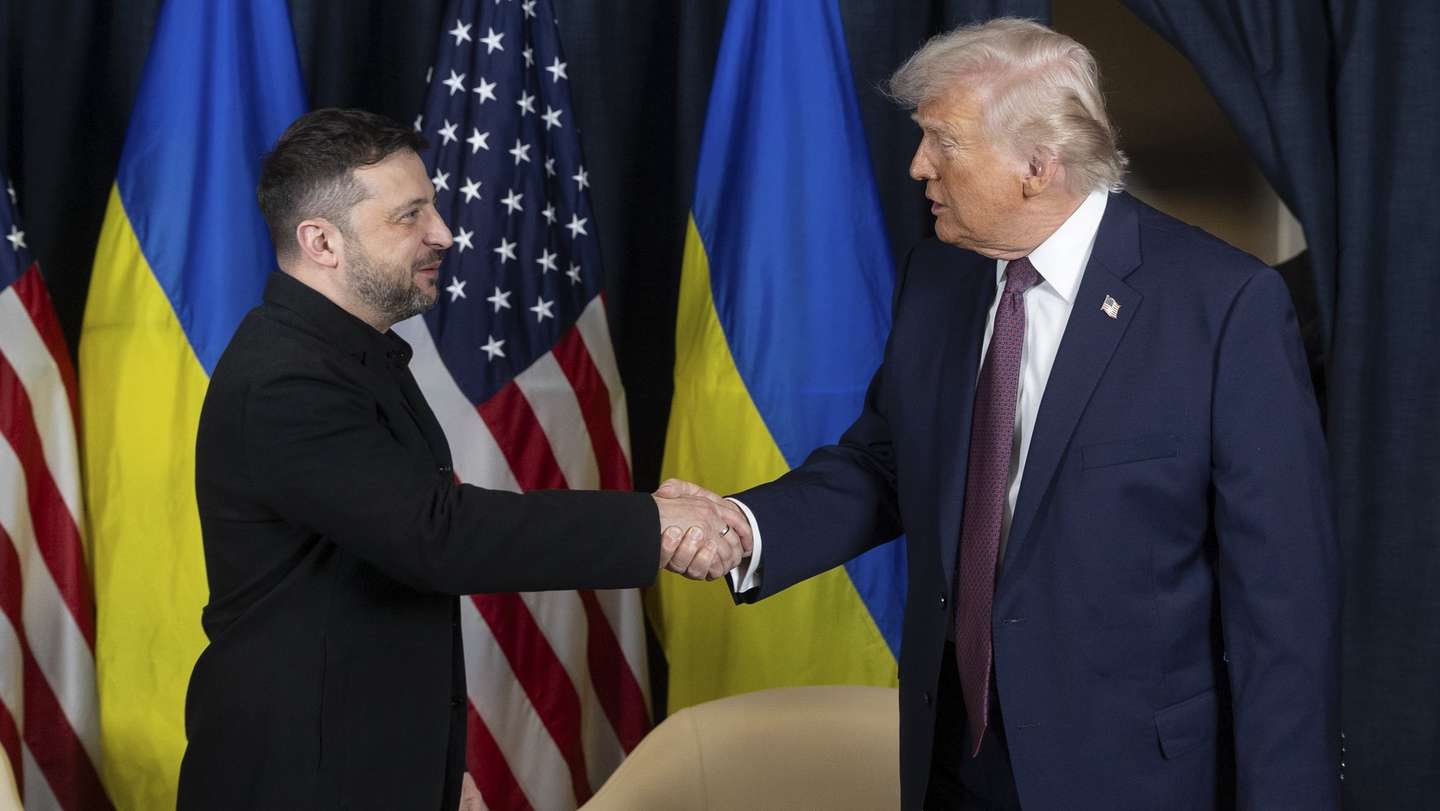 epa12671476 A handout photo made available by the Ukrainian Presidential Press Service shows Ukraine's President Volodymyr Zelensky (L) shaking hands with US President Donald Trump (R) during their meeting on the sidelines of the 56th annual meeting of the World Economic Forum (WEF), in Davos, Switzerland, 22 January 2026. The 2026 summit, running from 19 to 23 January and held under the theme 'A Spirit of Dialogue,' brings together global political leaders, corporate executives, and scientists to address international challenges.  EPA/UKRAINIAN PRESIDENTIAL PRESS SERVICE HANDOUT -- MANDATORY CREDIT: UKRAINIAN PRESIDENTIAL PRESS SERVICE -- HANDOUT EDITORIAL USE ONLY/NO SALES