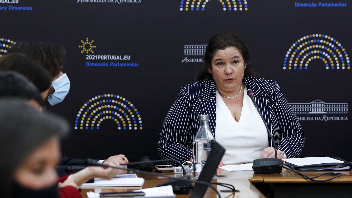 A ministra da Modernização do Estado e da Administração Pública, Alexandra Leitão, durante a audição na Comissão de Administração Pública, Modernização Administrativa, Descentralização e Poder Local  que decorreu na Assembleia da República, em Lisboa,  27 de abril de 2021. ANTÓNIO COTRIM/LUSA