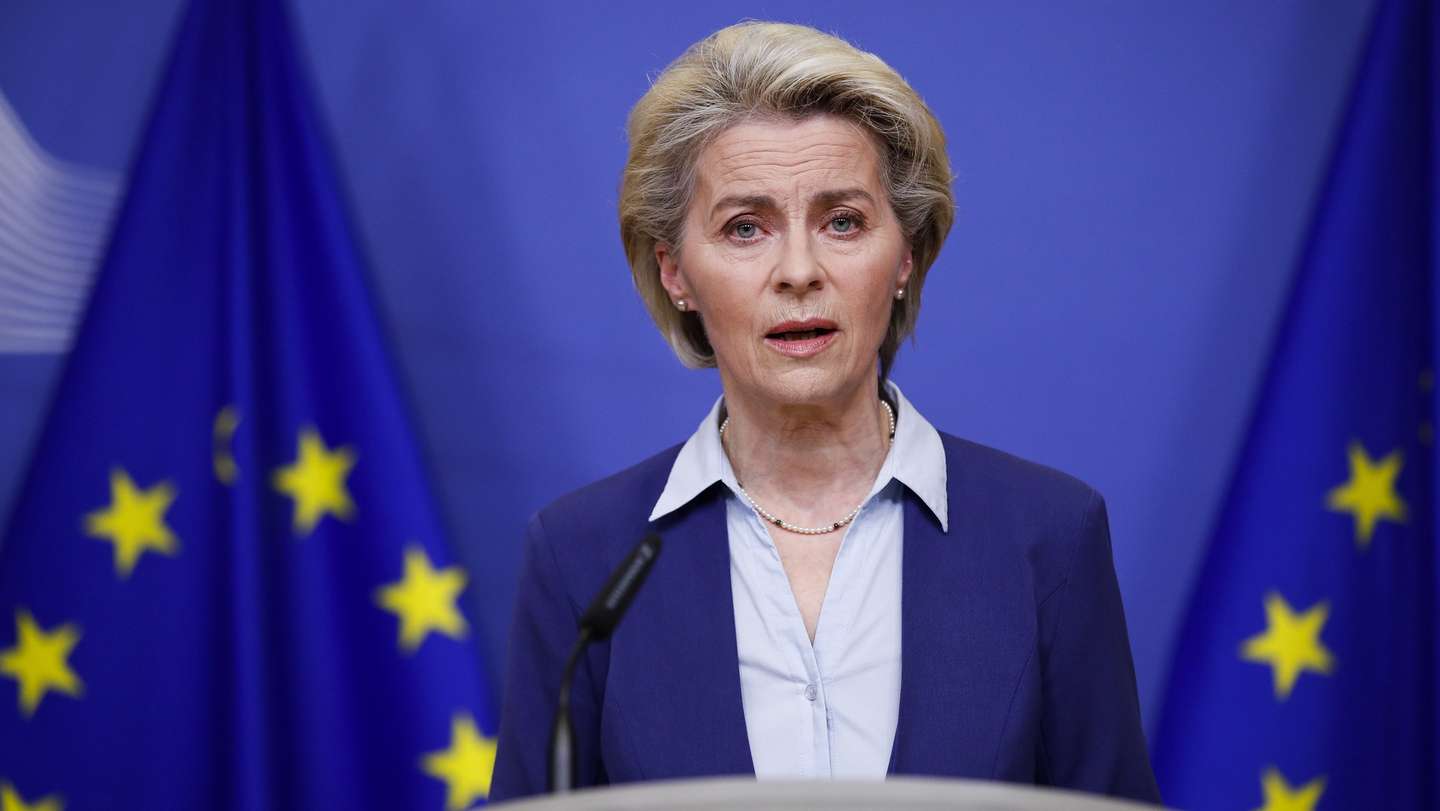 epa09777251 European Commission President Ursula von der Leyen delivers a statement following the conclusion of an EU Foreign Ministers' meeting on the crisis in Ukraine, in Brussels, Belgium 22 February 2022. Von der Leyen said she "welcomed the EU countries' agreement on new sanctions against Russia". Russia on 21 February 2022 recognised the eastern Ukrainian self-proclaimed breakaway regions as independent states and ordered the deployment of peacekeeping troops to the Donbas, triggering an expected series of economic sanctions announcements by Western countries. The self-proclaimed Donetsk People's Republic (DNR) and Luhansk People's Republic (LNR) declared independence in 2014 amid an armed conflict in the eastern Ukraine.  EPA/JOHANNA GERON / POOL