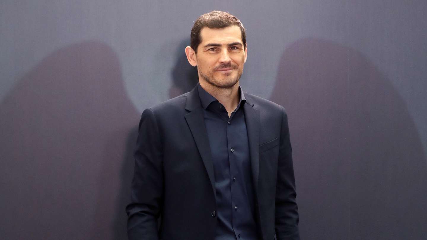 epa08827106 Spanish former goalkeeper lKer Casillas poses during the presentation of Movistar + documentary series 'Hang Up the Wings' in Madrid, Spain, 18 November 2020. The documentary series on Casillas' career will be released on the upcoming 27 November.  EPA/J.J.Guillen