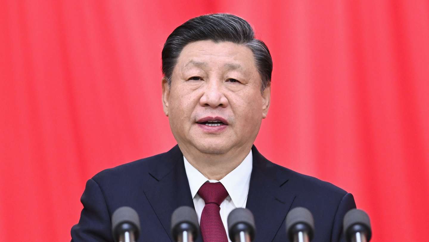 epa10520425 Chinese President Xi Jinping, also general secretary of the Communist Party of China Central Committee and chairman of the Central Military Commission, delivers a speech at the closing meeting of the first session of the 14th National People's Congress (NPC) at the Great Hall of the People in Beijing, China, 13 March 2023.  EPA/XINHUA / Yan Yan CHINA OUT / MANDATORY CREDIT  EDITORIAL USE ONLY