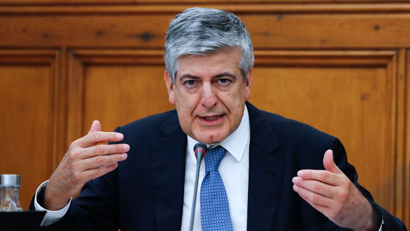 O presidente do Fundo de Resolução, Luís Máximo dos Santos, durante a sua audição perante os deputados da Comissão de Orçamento e Finanças, na Assembleia da República, em Lisboa, 16 de setembro de 2020. ANTÓNIO COTRIM/LUSA