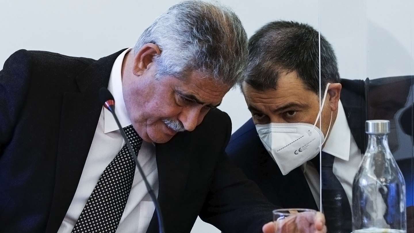 O presidente do Conselho de Administração da Promovalor, Luís Filipe Vieira (E), durante a audição na Comissão Eventual de Inquérito Parlamentar às perdas registadas pelo Novo Banco e imputadas ao Fundo de Resolução, na Assembleia da República, em Lisboa, 10 de maio de 2021. ANTÓNIO COTRIM/LUSA