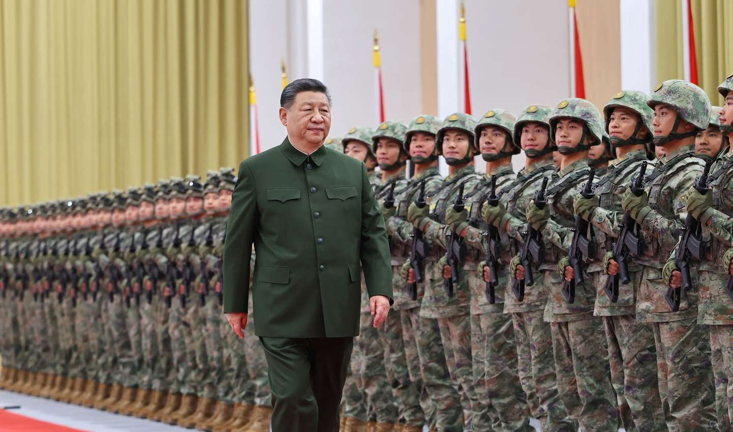 epa11786926 Chinese President Xi Jinping, general secretary of the Communist Party of China Central Committee and chairman of the Central Military Commission, reviews troops of the Chinese People's Liberation Army (PLA) garrison stationed in the Macao Special Administrative Region in Macau, China, 20 December 2024.  EPA/XINHUA / LI GANG CHINA OUT / UK AND IRELAND OUT  /       MANDATORY CREDIT EDITORIAL USE ONLY