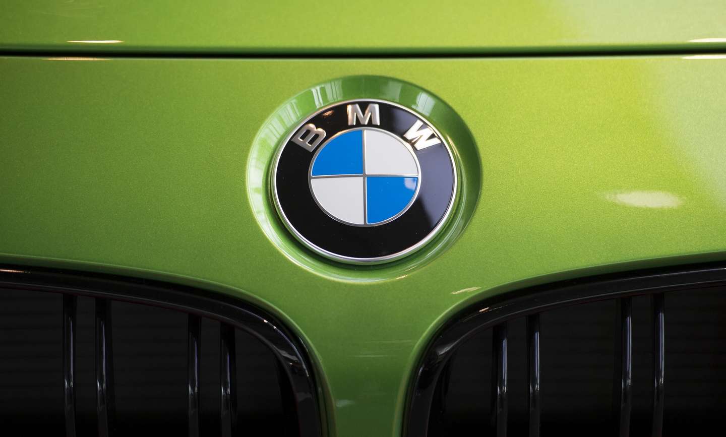 epa08418987 (FILE) - The German car maker's logo is seen on a BMW car during the annual accounts press conference of the BMW Group in Munich, Germany, 21 March 2018 (reissued 13 May 2020). German carmaker BMW will hold its Annual General Meeting as a virtual event without the physical presence of shareholders on 14 May.  EPA/DANIEL KOPATSCH *** Local Caption *** 54211548