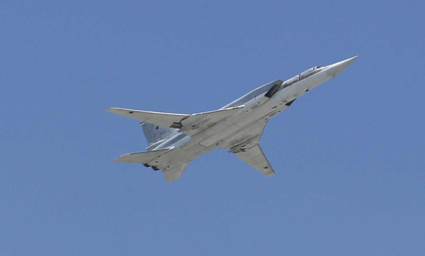epa07309205 (FILE) - A Russian Tupolev Tu-22 Strategic Bomber flies over Moscow's Kremlin during the Victory Day parade on Red Square in Moscow, Russia, 09 May 2016 (reissued 22 January 2019). According to media reports, a Tu-22 supersonic bomber of the Russian Ministry of Defense has crashed in Russia's Murmansk region.  EPA/MAXIM SHIPENKOV