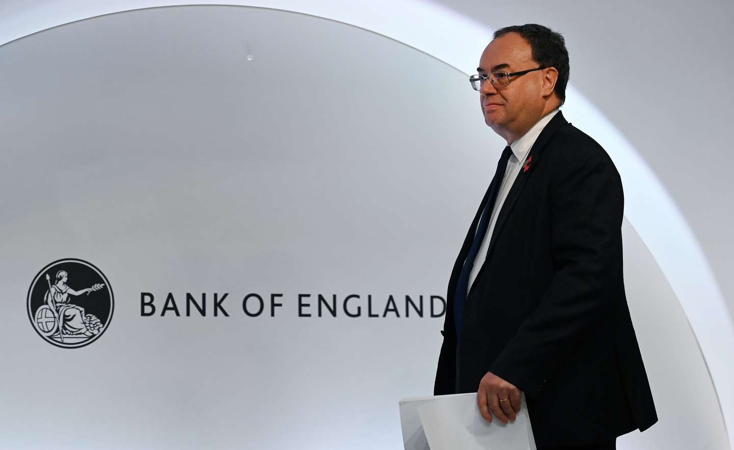 epa09563461 Governor of the Bank of England Andrew Bailey arrives at  the Bank's monetary policy committee at the Bank of England in London, Britain, 04 November 2021. The Bank of England has announced it has held interest rates at 0.1 per cent, but has warned borrowing costs are likely to increase in the coming months.  EPA/ANDY RAIN