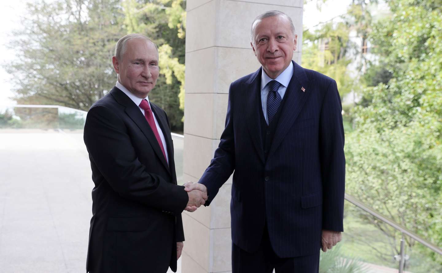 epa09495170 Russian President Vladimir Putin (L) welcomes Turkish President Recep Tayyip Erdogan during their meeting at the Bocharov Ruchei residence in Sochi, Russia, 28 September 2021. According to Vladimir Putin, Russia and Turkey have not already compensated for all the losses in trade during the pandemic year and even increased it. The Russian President noted the successful cooperation of Russia with Turkey in Syria and Libya. Also, according to him, Turkey's influence on the situation contributes to reconciliation in Karabakh.  EPA/VLADIMIR SMIRNOVSPUTNIK/KREMLIN POOL MANDATORY CREDIT