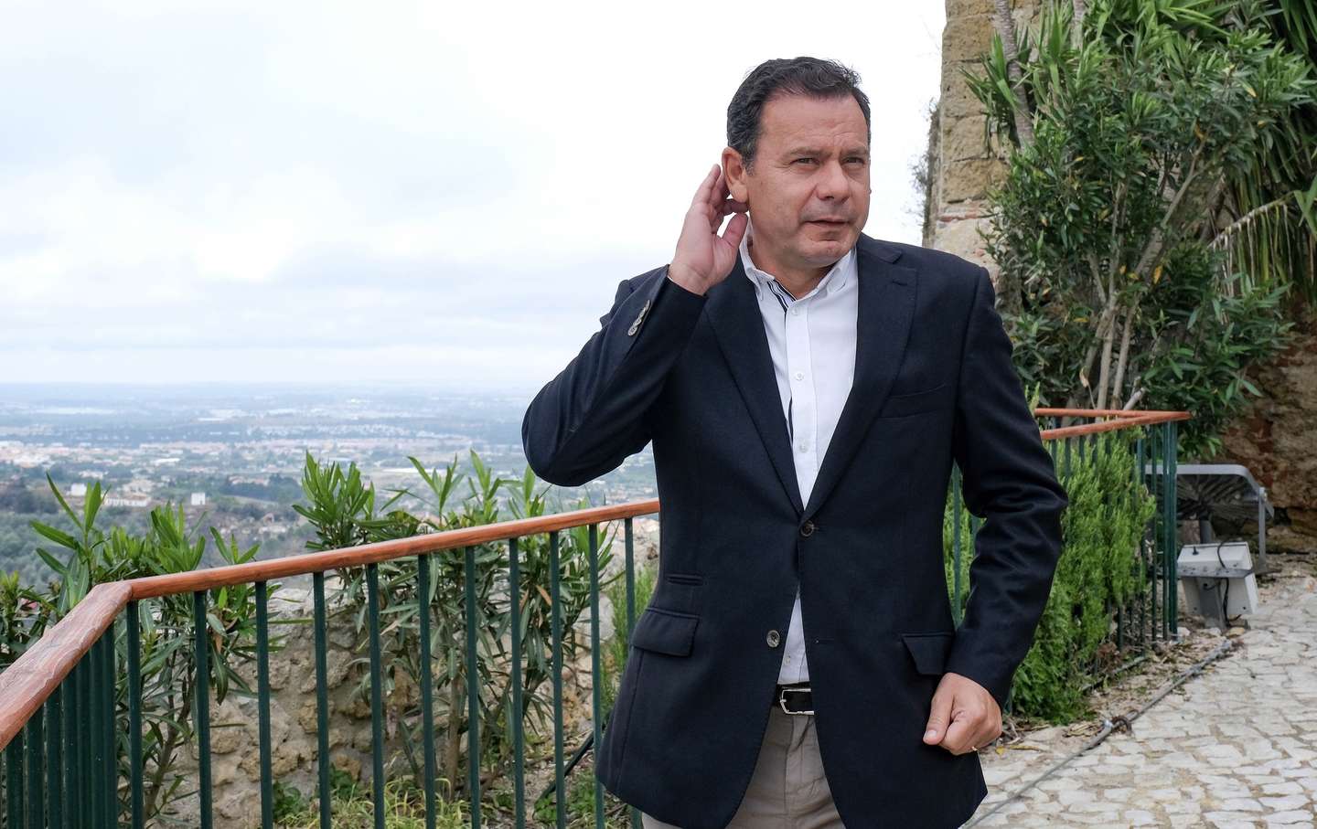 O presidente do Partido Social Democrata (PSD), Luís Montenegro, à chegada à Pousada de Palmela para uma reunião do “Movimento Acreditar”,  no âmbito do programa 'Sentir Portugal em …” Palmela, 19 de junho de 2023. RUI MINDERICO/LUSA