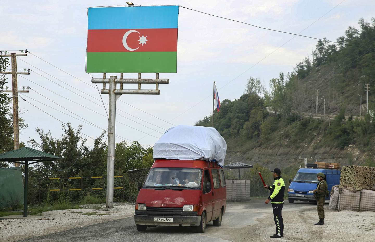 epa10883971 Ethnic Armenian flee Karabakh for Armenia at the Lachin checkpoint controlled by Russian peackeepers and Azeri border guards, Azerbaijan, 26 September 2023. Azerbaijan on 19 September 2023 launched a brief military offensive on the contested region of Nagorno-Karabakh, a breakaway enclave that is home to some 120,000 ethnic Armenians. Following a ceasefire agreed on 20 September 2023, Azerbaijan opened all checkpoints with Armenia for the unimpeded exit of civilians from the disputed territory. The Armenian government announced the evacuation of more than 19,000 local residents from Nagorno-Karabakh, and a humanitarian center has been set up in the village of Kornidzor near the so-called Lachin corridor, the main route between Armenia and the breakaway region. Russian peacekeepers escorted convoys with civilians leaving Nagorno-Karabakh for Armenia, the Russian defense ministry said.  EPA/ROMAN ISMAYILOV