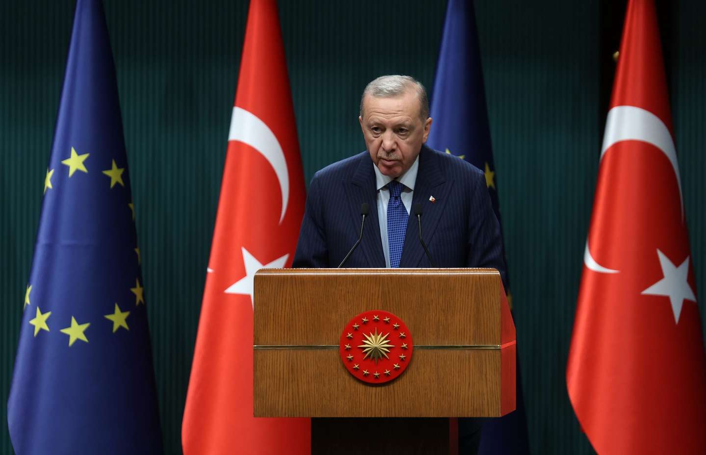 epa11782281 Turkish President Recep Tayyip Erdogan attends a joint press conference with the European Commission president after their meeting at the Presidential Palace in Ankara, Turkey, 17 December 2024.  EPA/NECATI SAVAS