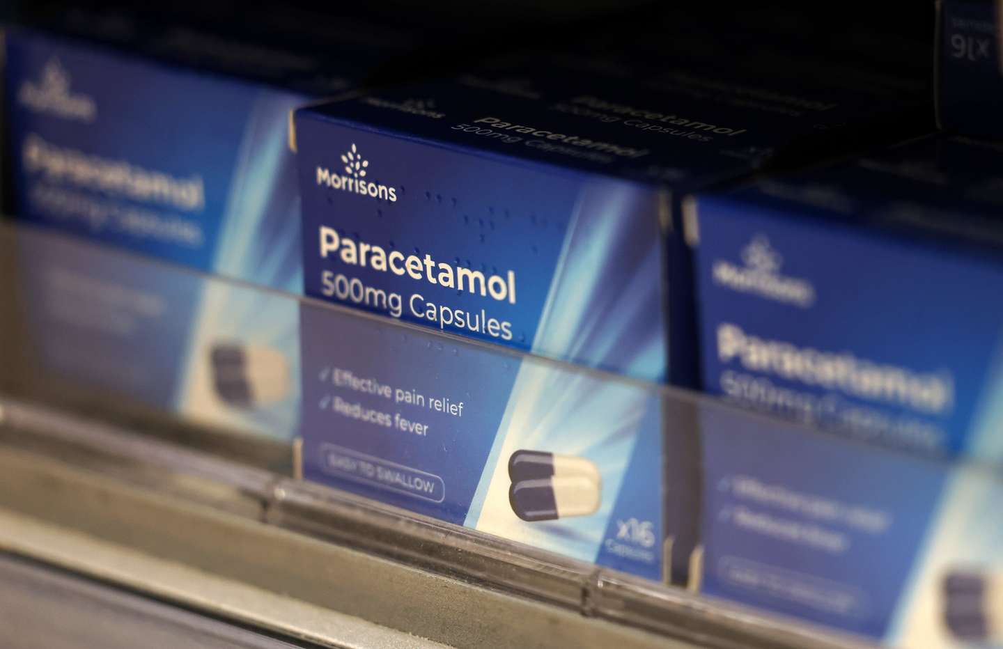 epa12401671 Paracetamol on shelves at a store in London, Britain, 24 September 2025. British Health Secretary Wes Streeting has said that pregnant women should ignore US President Donald Trump's claims that taking paracetamol may lead to their child having autism. Trump recently stated that the pain reliever Tylenol, paracetamol in the UK, is a danger for pregnant women to use, citing a link between paracetamol and autism.  EPA/ANDY RAIN