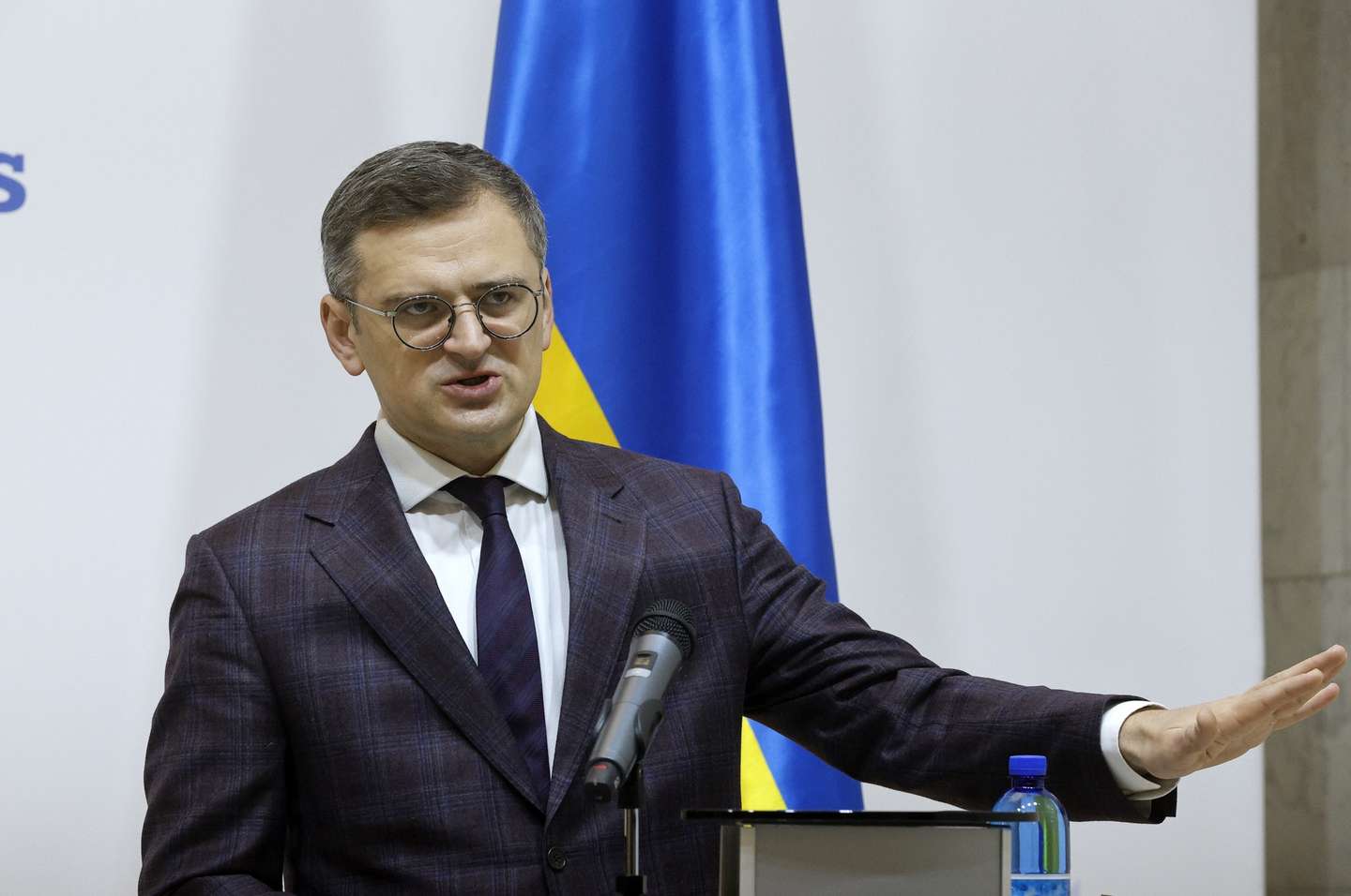 epa11218039 Ukrainian Foreign Minister Dmytro Kuleba, addresses a joint press conference with Moldova's minister of foreign affairs after their meeting in Kyiv (Kiev), Ukraine, 13 March 2024. Moldova's foreign minister arrived in Kyiv to meet with top Ukrainian officials amid the ongoing Russian invasion.  EPA/SERGEY DOLZHENKO