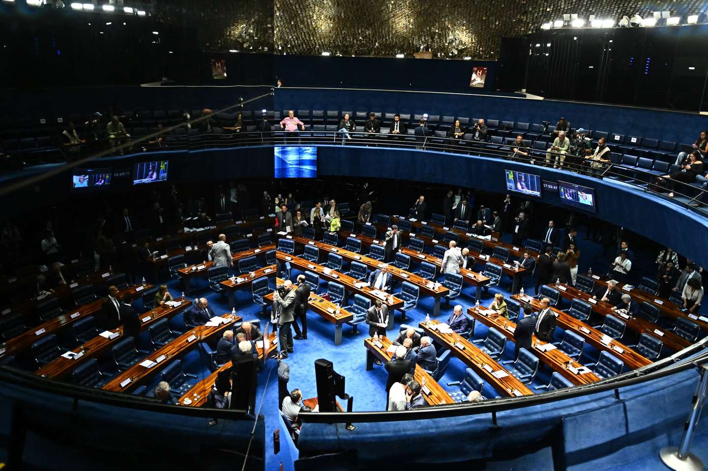 epa12599784 Brazilian senators attend a Senate session in Brasilia, Brazil, 17 December 2025. The Brazilian Senate approved a bill seeking to reduce the sentences of former president Jair Bolsonaro, who was sentenced to 27 years in prison, and other participants in the coup plot that followed the 2022 elections.  EPA/ANDRE BORGES