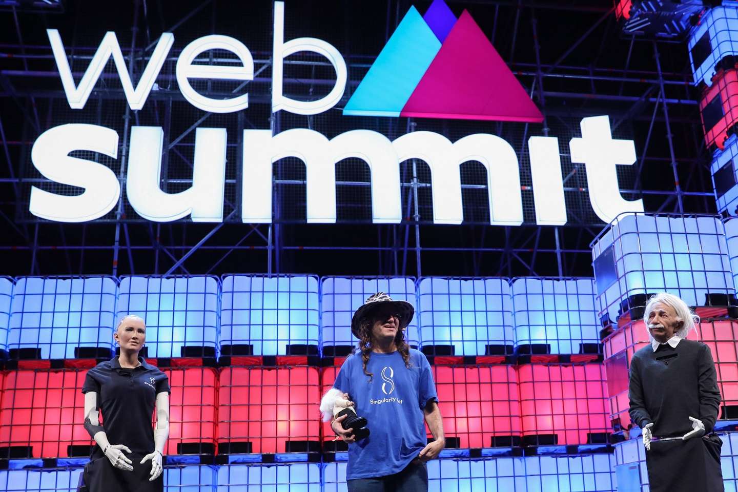 Sophia e Einstein chegaram a ser estrelas da Web Summit há alguns anos.