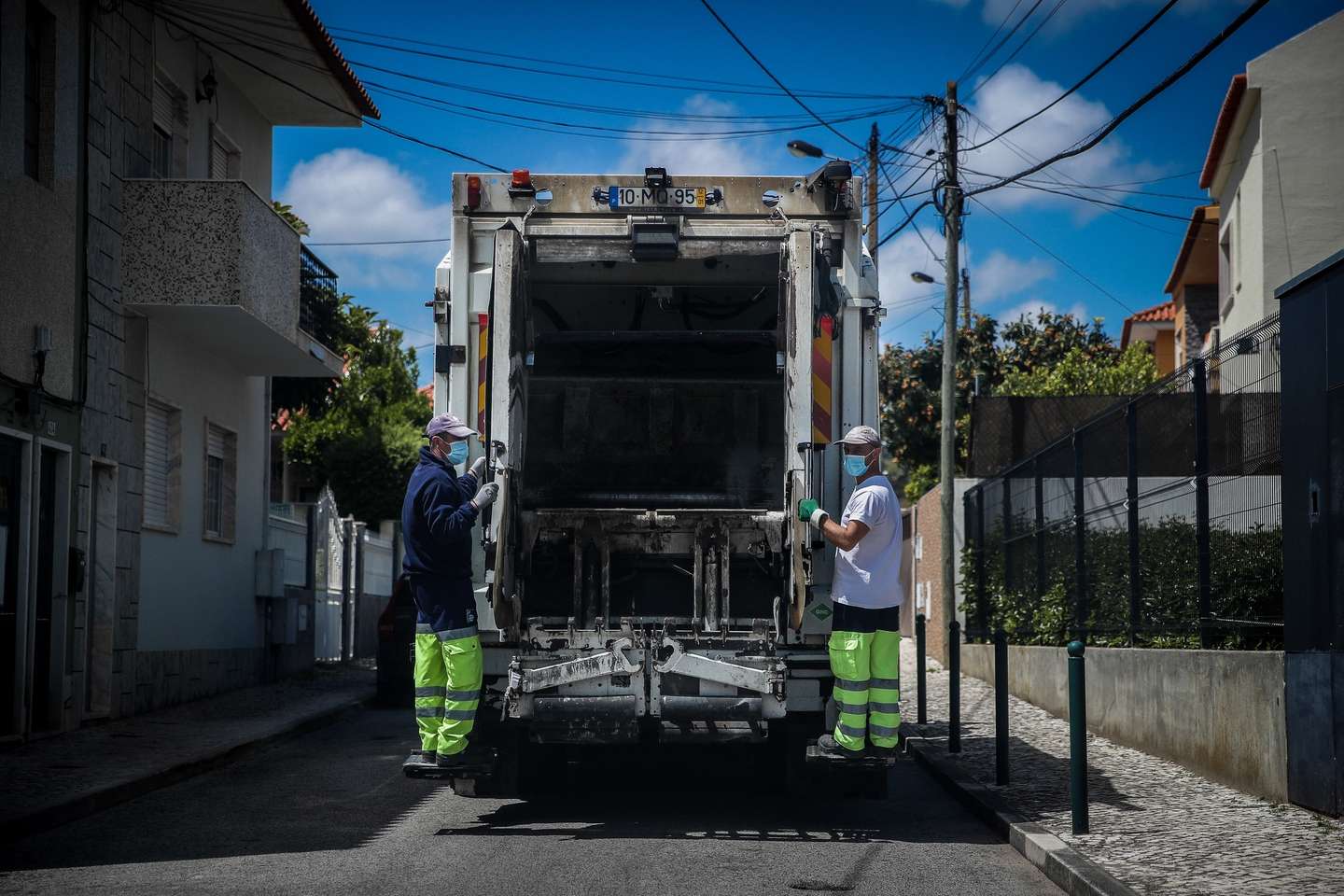 Equipa de recolha de lixo urbano