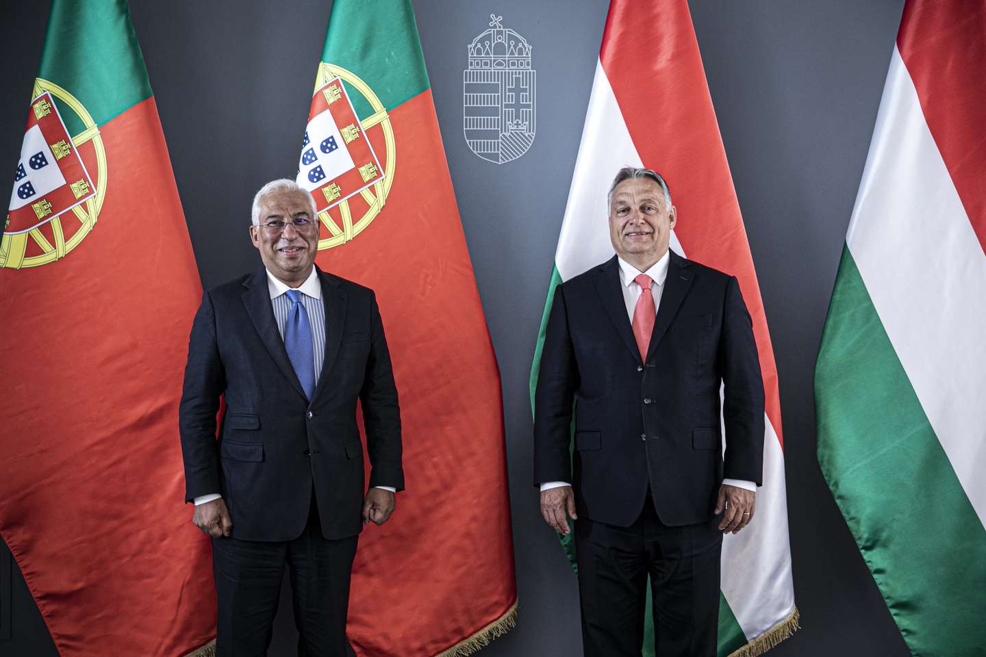 epa08545305 A handout photo made available by the Hungarian Prime Minister's Press Office shows Hungarian Prime Minister Viktor Orban (R) and his Portuguese counterpart Antonio Costa (L) posing during their meeting in Orban's office in Budapest, Hungary, 14 July 2020.  EPA/ZOLTAN FISCHER / HANDOUT  HANDOUT EDITORIAL USE ONLY/NO SALES