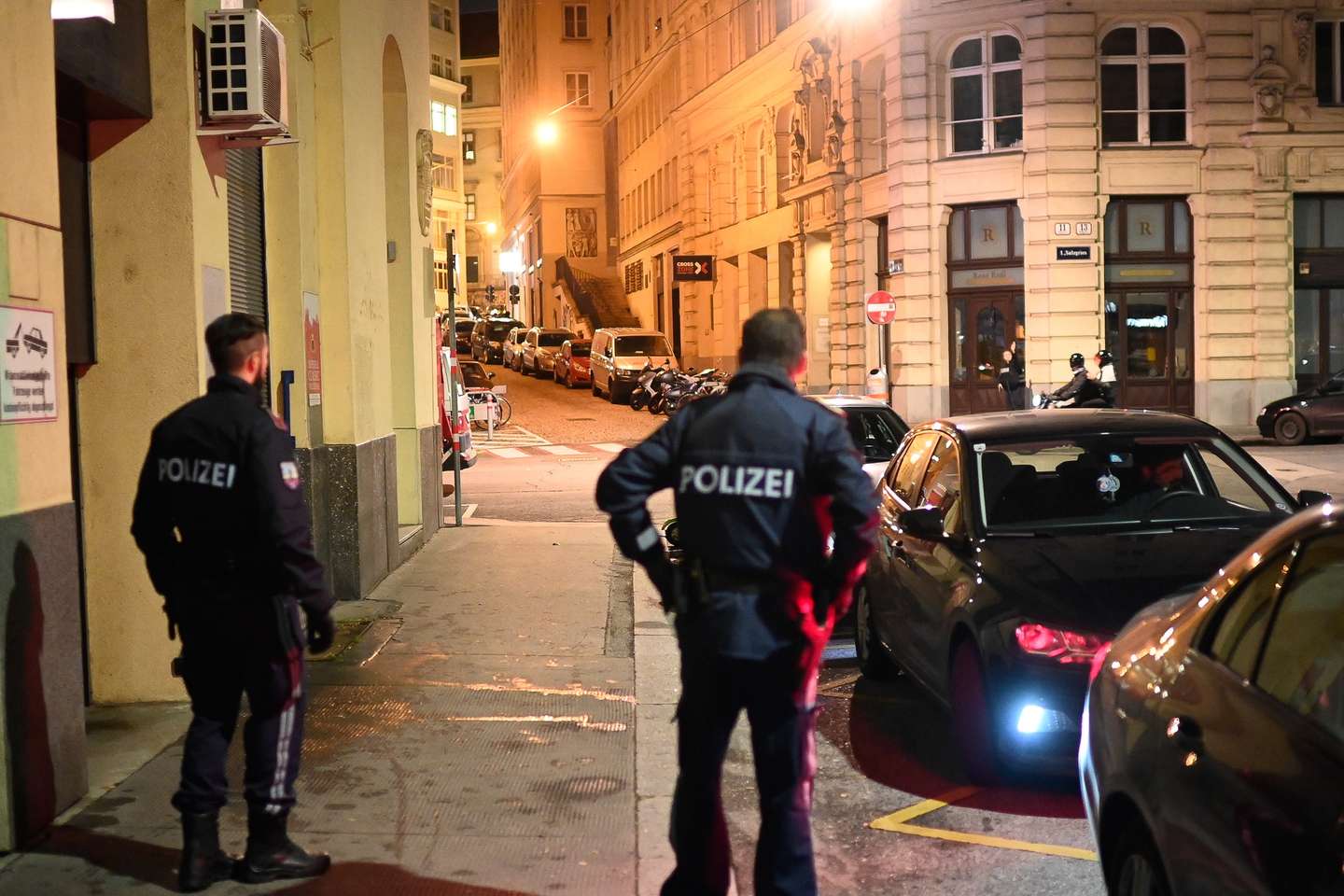 epa08793952 Austrian police patrol after a shooting near the 'Stadttempel' synagogue in Vienna, Austria, 02 November 2020. According to recent reports, at least one person is reported to have died and 3 are injured in what officials are treating as a terror attack.  EPA/CHRISTIAN BRUNA