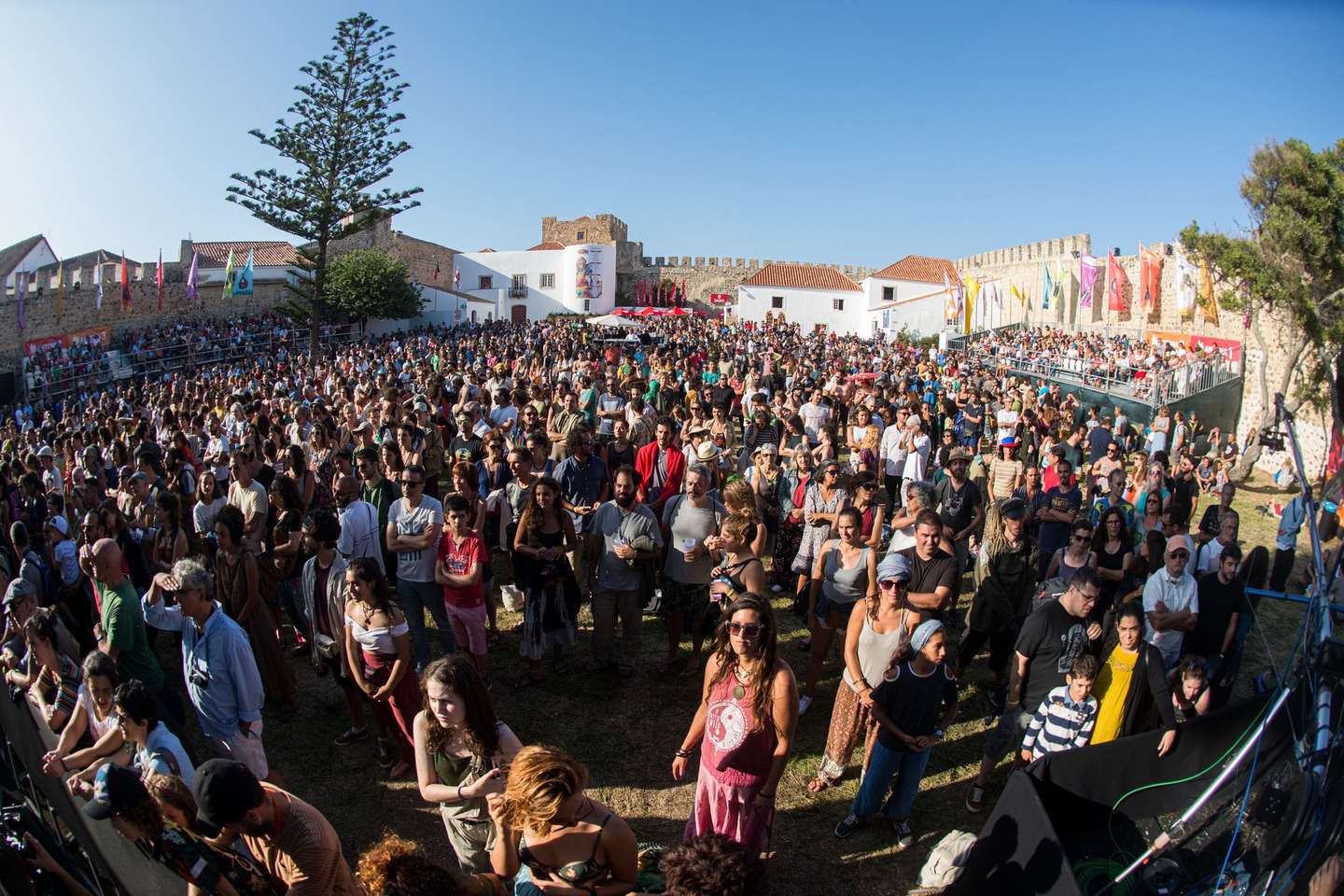 Festivaleiros durante a 21.ª edição do Festival Músicas do Mundo, FMM Sines 2019, em Sines, 26 de julho de 2019. TIAGO CANHOTO/LUSA