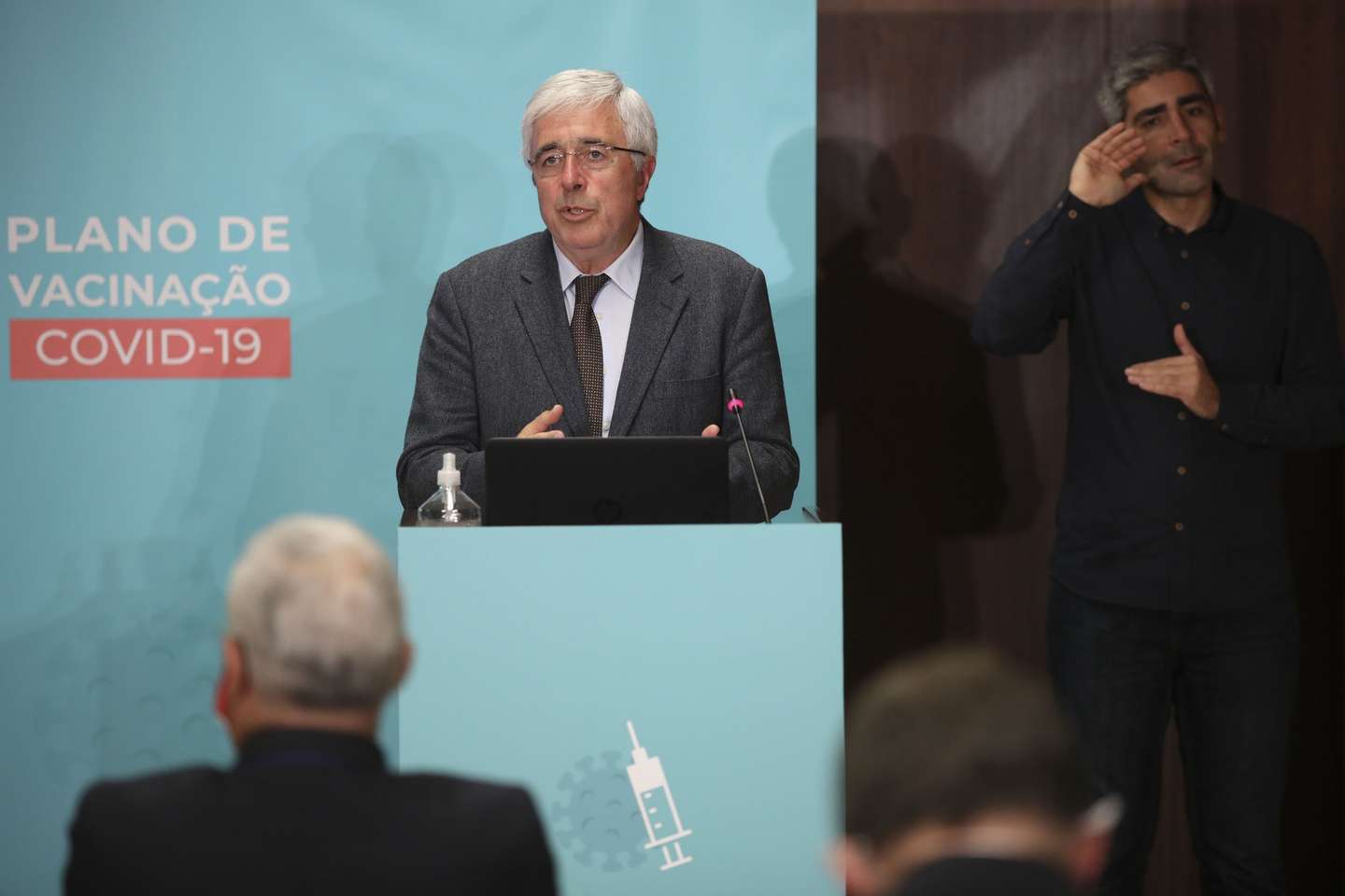 Francisco Ramos, usa da palavra durante a sessão pública de apresentação do Plano de Vacinação de Combate à covid-19, no Infarmed – Autoridade Nacional do Medicamento e Produtos de Saúde, em Lisboa, 03 dezembro de 2020. ANDRÉ KOSTERS/LUSA