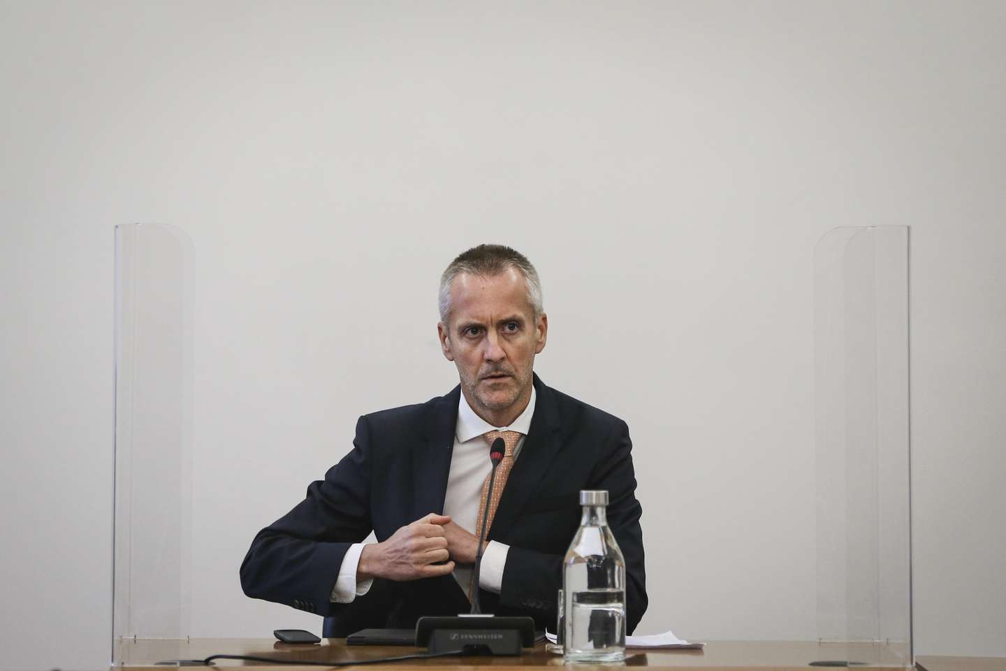 Consultor do Banco de Portugal para a venda do Novo Banco, Sérgio Monteiro, durante a sua audição na comissão Eventual de Inquérito Parlamentar às perdas registadas pelo Novo Banco e imputadas ao Fundo de Resolução, na Assembleia da República, em Lisboa, 13 de abril de 2021.  RODRIGO ANTUNES/LUSA