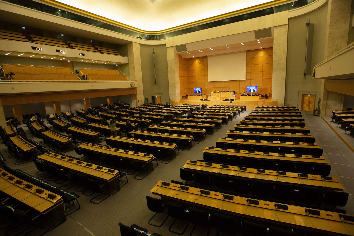 O Secretário-geral das Nações Unidas, Antonio Guterres, apresenta notas durante uma reunião da ONU. 22 de fevereiro de 2021