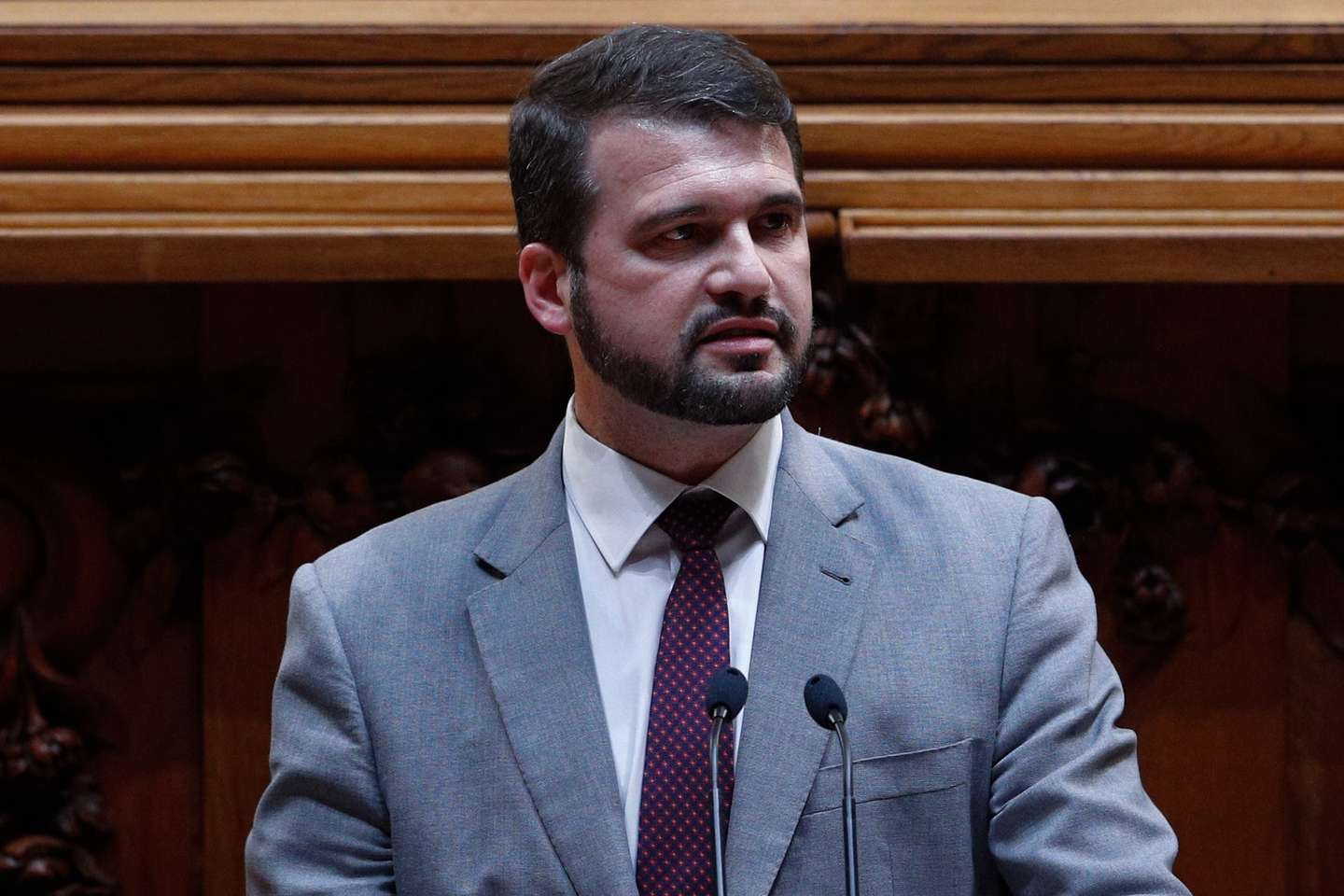 O deputado do Partido Socialista (PS), João Paulo Correia, intervém durante o debate na Assembleia da República, em Lisboa, 14 de outubro de 2020. ANTÓNIO COTRIM/LUSA