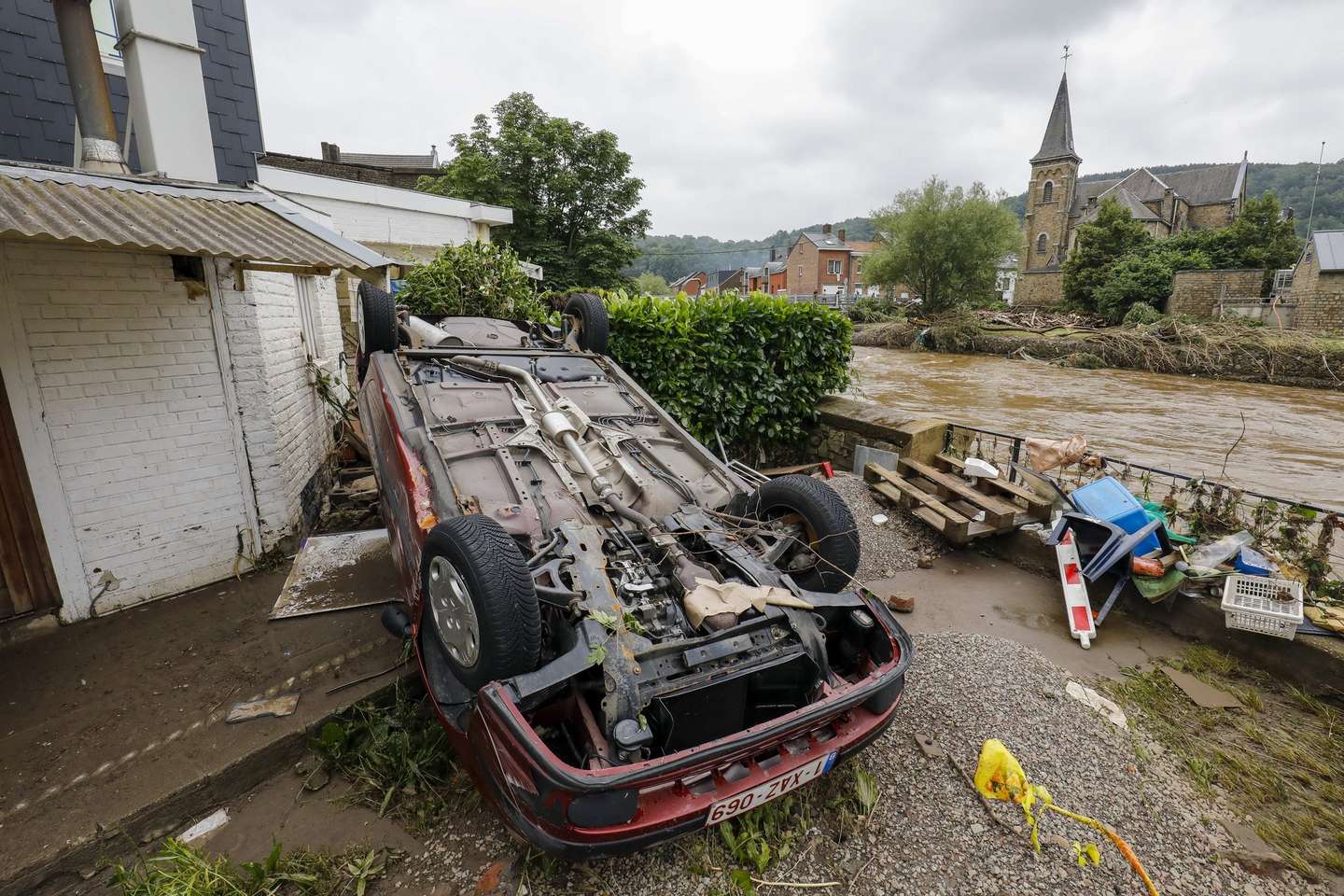 epa09348915 General views of the destruction after heavy rains caused flooding in Trooz, Belgium, 16 July 2021. Heavy rains have caused widespread damage and flooding in parts of Belgium.  EPA/JULIEN WARNAND